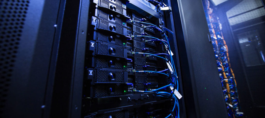 Não gaste mais com servidores, invista em cloud e gestão compartilhada de ti.